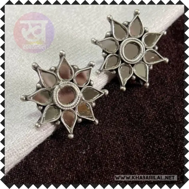 Silver Stud Earrings : चाँदी की बालियाँ लगा देंगी आपकी खूबसूरती में चार चाँदSilver Stud Earrings : चाँदी की बालियाँ लगा देंगी आपकी खूबसूरती में चार चाँद