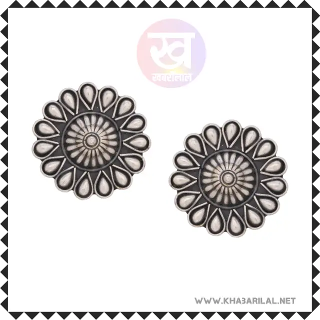 Silver Stud Earrings : चाँदी की बालियाँ लगा देंगी आपकी खूबसूरती में चार चाँद