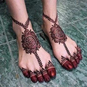 Eid Leg Mehendi Design : स्टनिंग लुक पाने ईद में ट्राई करिए यह लेग मेहंदी डिजाइन