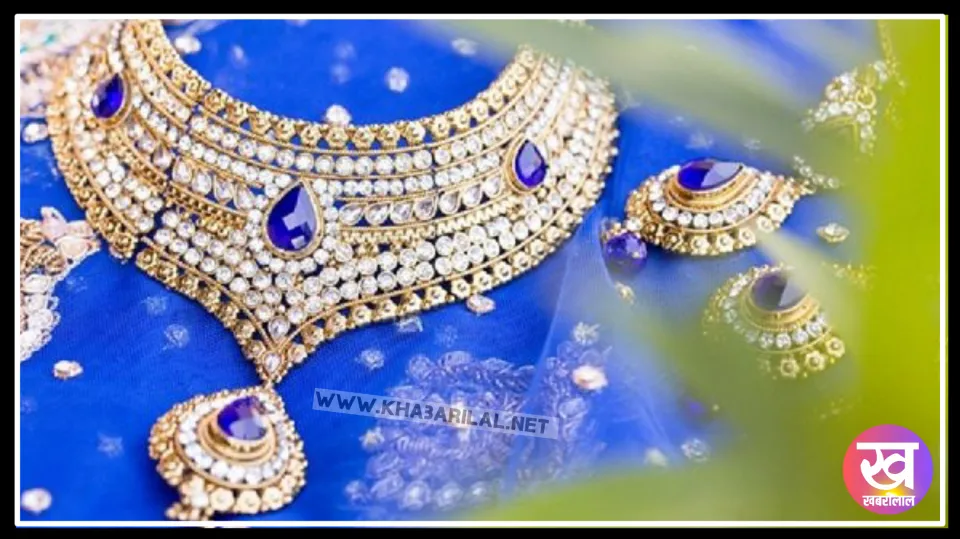 Blue stone gold jewellery : फैंसी और स्टाइलिश लुक पाने ट्राई करें ब्लू स्टोन गोल्ड ज्वेलरी