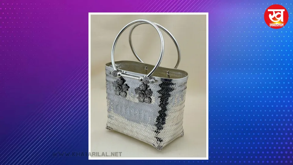 Silver modern handbag : कैरी करें ये सिल्वर मोर्डन हैण्डबैग लगेंगी स्टाइलिश