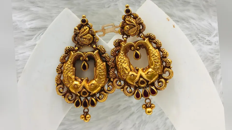 Gold jhumka design : सोने की झुमकी करें स्टाइल सावन 2024 बन जाएगा स्पेशल