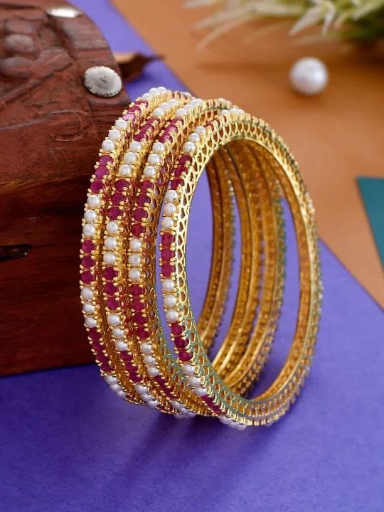 करवा चौथ में Gold Plated Bangles देगी एलीगेंट लुक