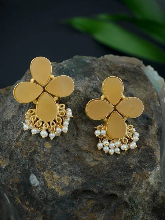 Gold Plated Earrings सूट और साड़ी के साथ देंगे Wow Look !