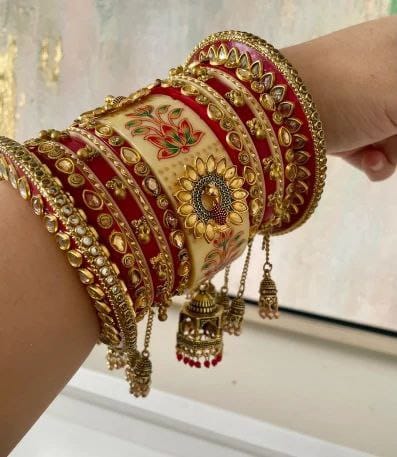 Karwa Chauth में रॉयल लुक पाने ट्राई करिए ये 3 Rajasthani Bangles Set