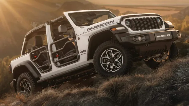 Jeep Wrangler ने दिखा दी thar को उसकी औकात जाने ब्रांडेड फीचर्स और लग्जरी लुक