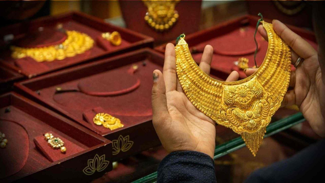 Gold Price Today : आसमान छू रहा है सोने का भाव जान लीजिए इन 10 बड़े शहरों में आज की कीमत