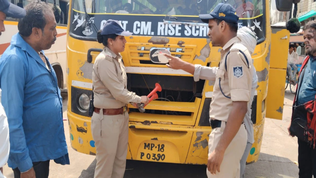 पुलिस मुख्यालय के निर्देश पर ट्रैफिक पुलिस अनूपपुर का सघन चेकिंग अभियान
