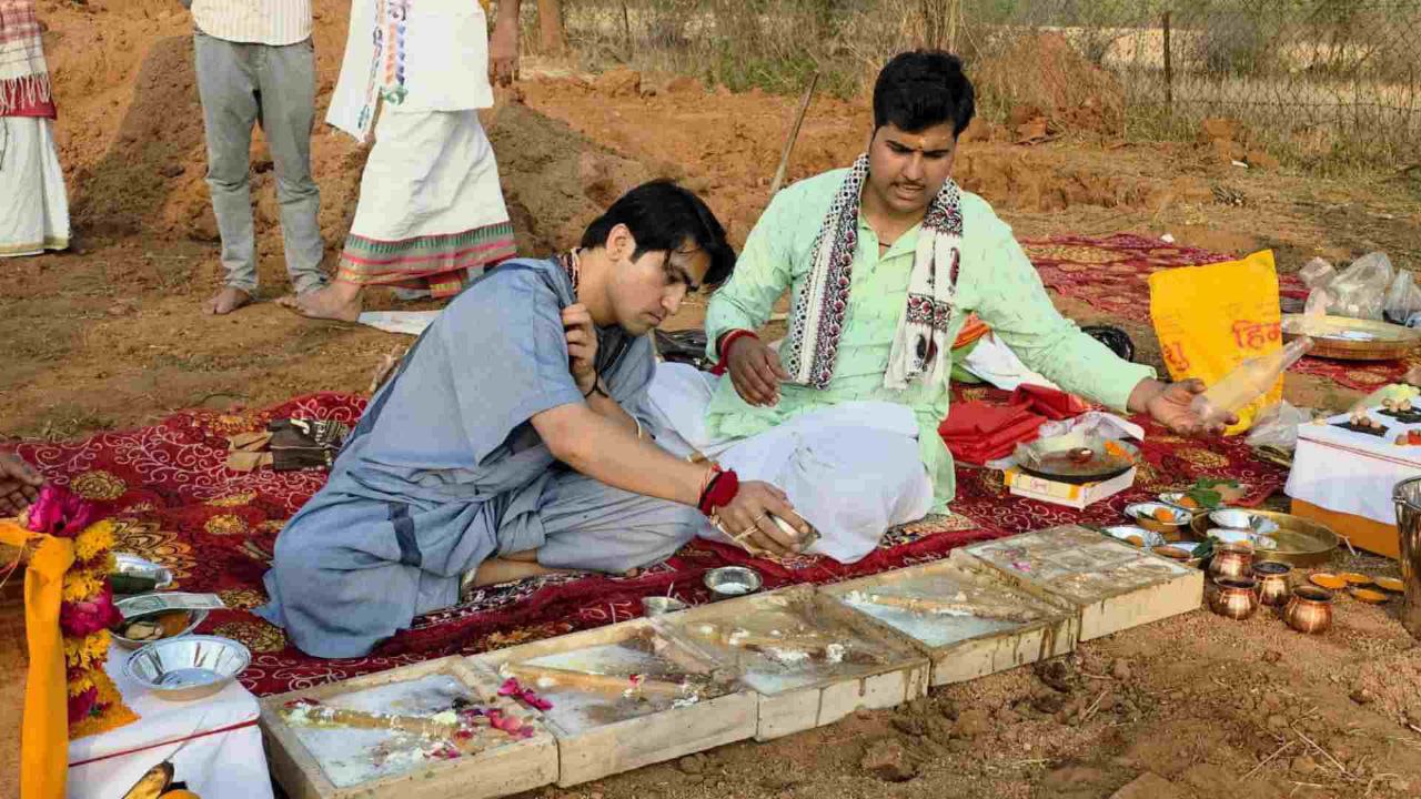 कैंसर अस्पताल के लिए श्रद्धालु एक-एक ईंट जुटाएं: पं धीरेंद्र कृष्ण शास्त्री