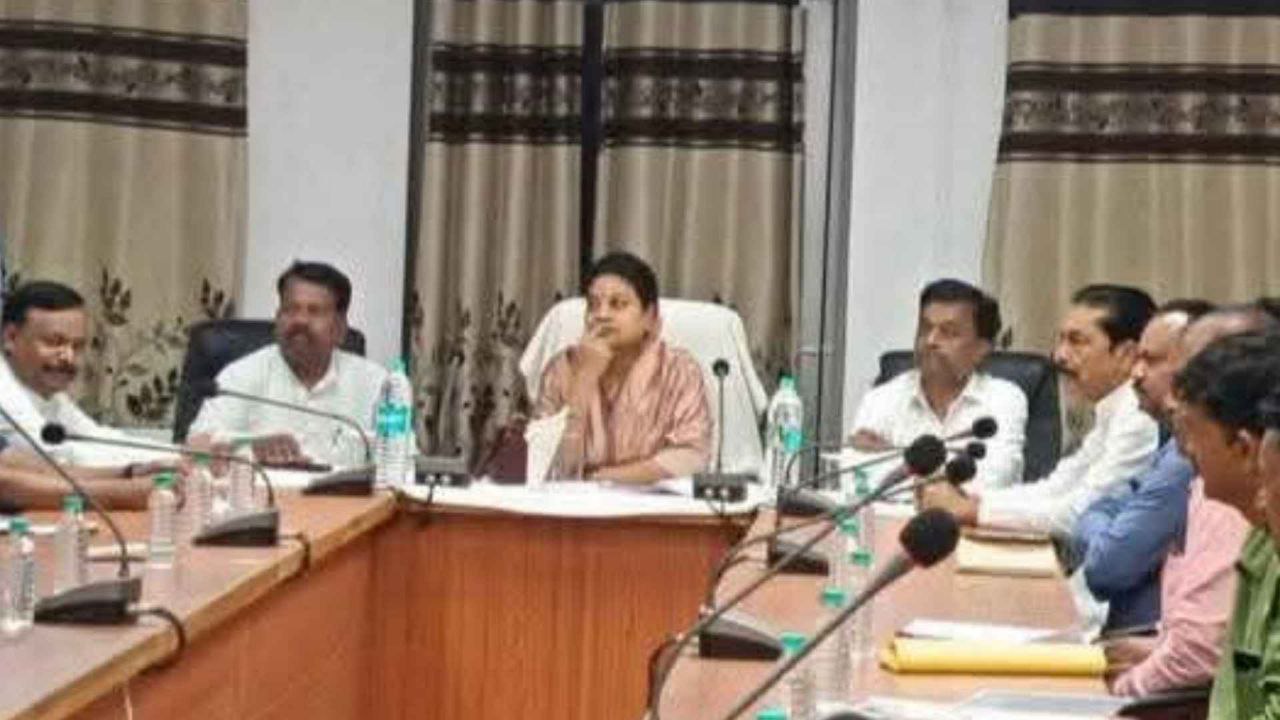 ट्रक ड्राईवर एसोसिएशन ने हड़ताल की स्थगित प्रबंधन के साथ 12 सूत्रीय मांगो पर बनी सहमती